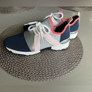Women sport shoes